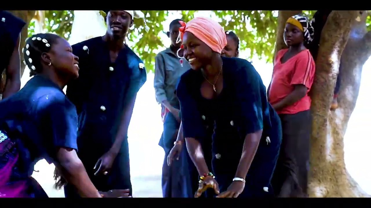 Ebelou Djiguiba Edji One l'enfant du pays dogon_Clip Môlibèmô vl2