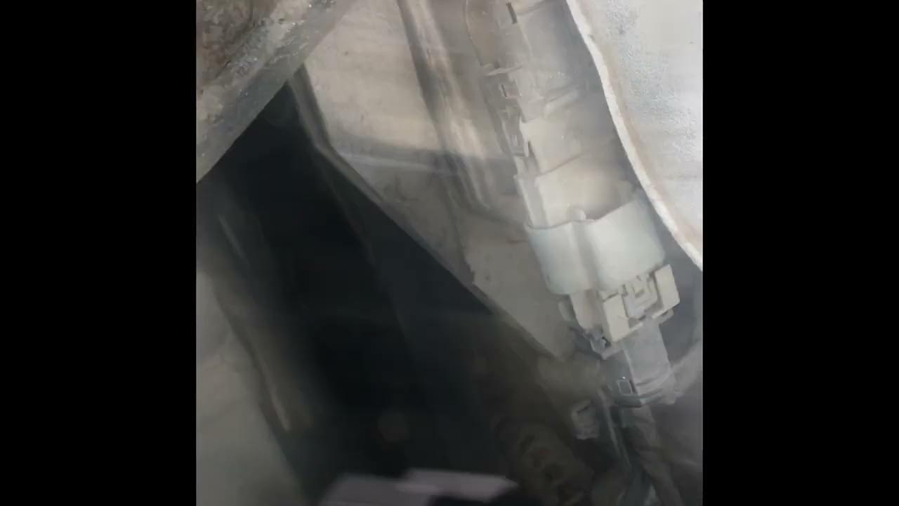 07 Hyundai Santa Fe alternator removal - YouTube