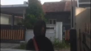 Pengamen Bersuara Manja Ketika beryanyi, suaranya bikin lemes