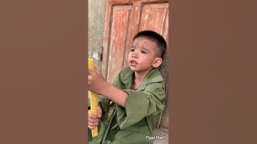 Người anh tốt giúp đỡ hai cậu bé ăn xin | Tippi Vips #tippitv #tippivips