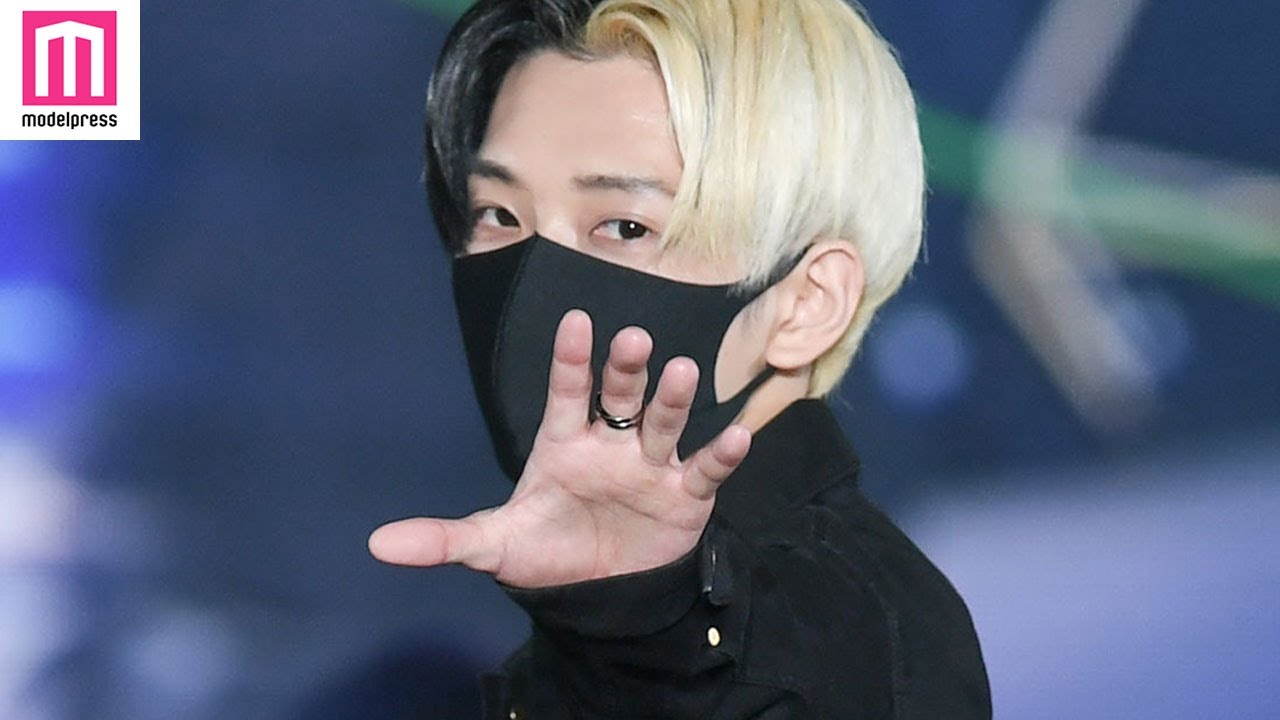 ヒカル、おだけいらネクステメンバーと「ReZARD」ステージでランウェイ