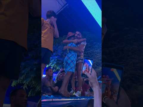 Fãs mirim do Tirullipa sobem no "palco" e dançam com ele em Mossoró