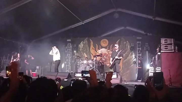 Crown the empire - Memories of a broken heart. Live at México City 2023.