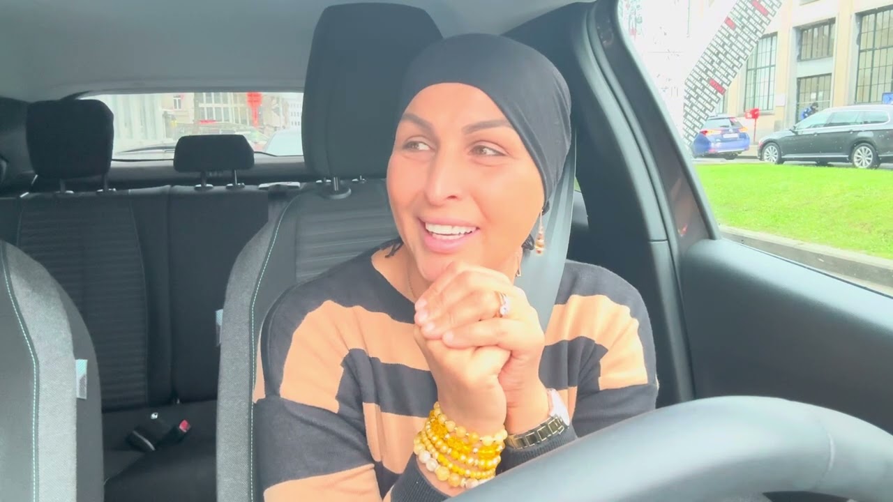 ‏يا يسعد أمه يا خير أمه منيرة رهي تسوق بيا 🤗 طبيبة خبرتني على مرضي😱😥