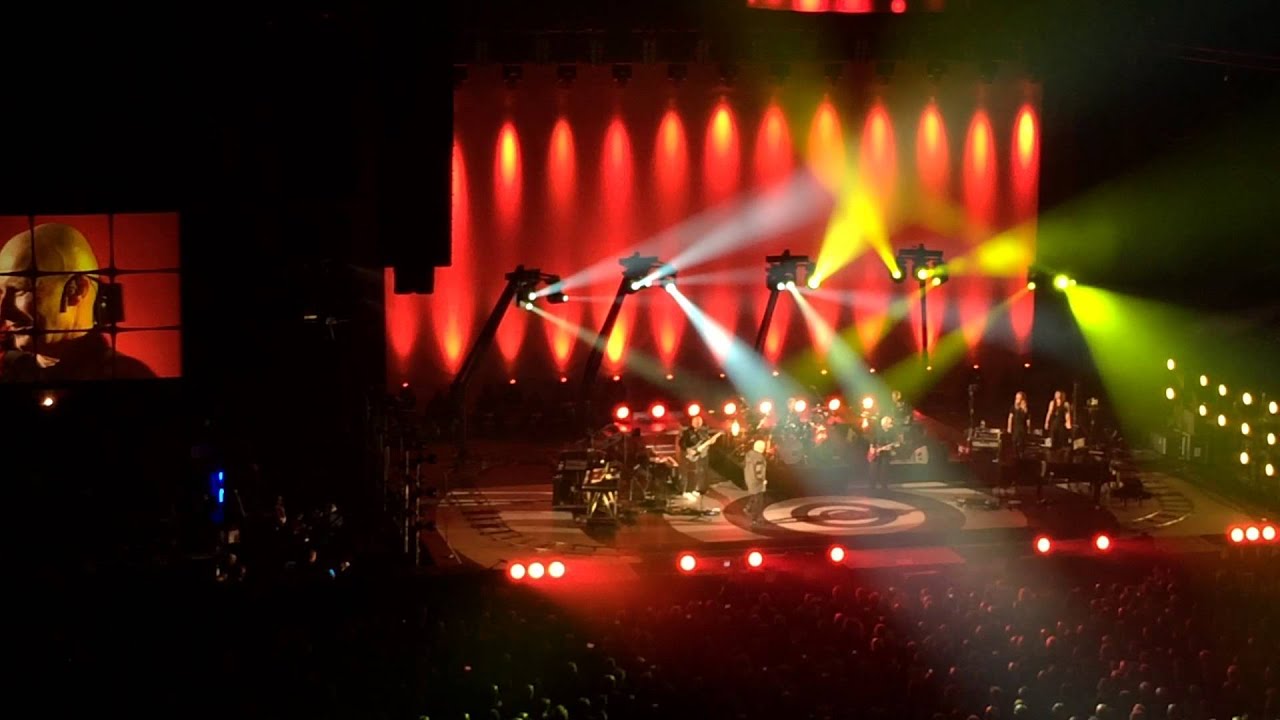 Peter Gabriel Sledgehammer (Live in the O2, Dublin) YouTube