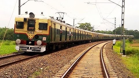 Electric Multiple Unit/EMU Local Passing Most Beautiful Curve