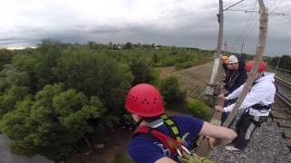 Прыгнул с моста и смешно орёт | Funny yelling rope swinging off the bridge