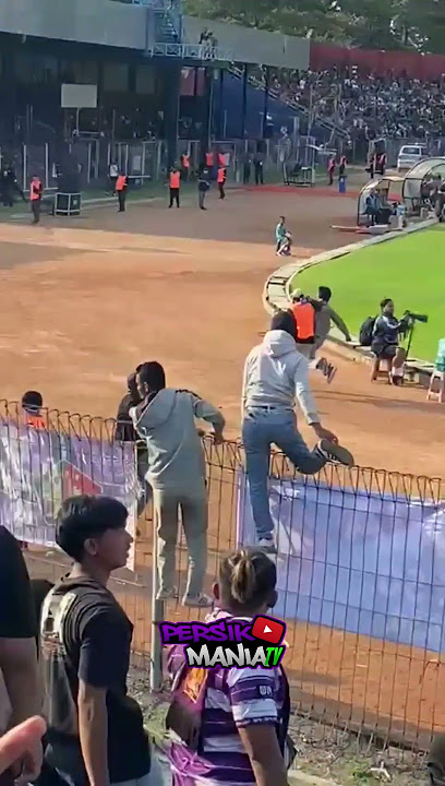 INILAH PENYUSUP AREMANIA DI LAGA PERSIK KEDIRI VS AREMA FC DI STADION BRAWIJAYA 🟣