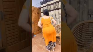 Hot Back Shaking Tiktoker Aunty Booty Showing Dance In Mast Tight Kamiz Salwar #hotback #bigback