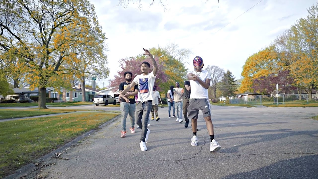 Obejrzyj FTM Bear - Head First (Official Video) w YouTube Obejrzyj FTM Bear - Head First (Official Video) w YouTube