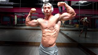 Insane Aesthetic Bodybuilder Flexing