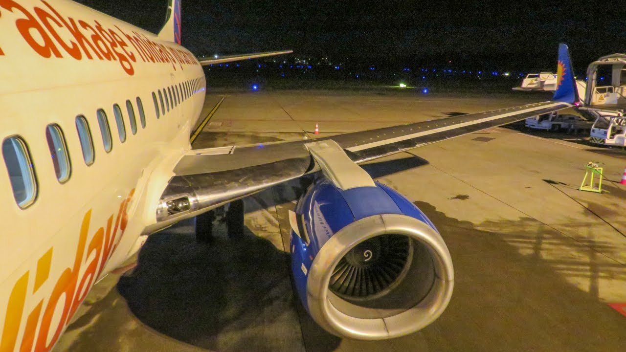 *Hard braking noises* Jet2 Holidays Boeing 737-300 WL Classic evening landing at Geneva airport! 