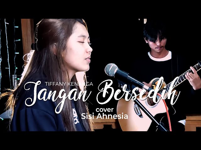 JANGAN BERSEDIH - TIFFANY KENANGA | SISI AHNESIA (COVER LIVE ACOUSTIC) class=