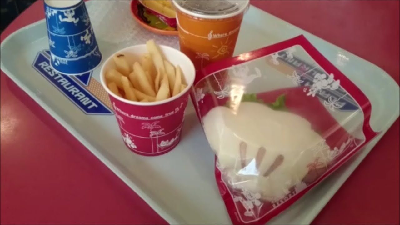 焼いてる様子も ミッキーの可愛い季節のワッフル アップル キャラメルアイスクリーム グレートアメリカン ワッフルカンパニー 東京ディズニーランド ワールドバザール Tdlの旅 Youtube