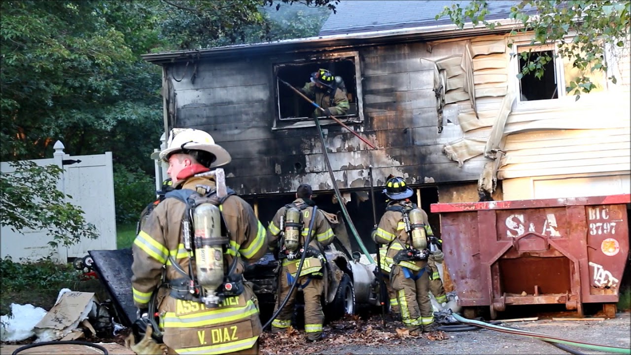 CAR FIRE QUICKLY SPREADS TO HOME IN LAKE GROVE NY YouTube