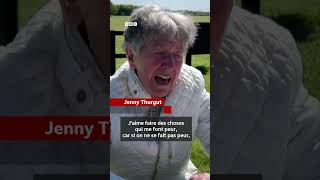 Une femme de 80 ans fait du « wing-walking » pour son anniversaire ✈️🎂