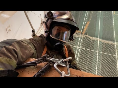 Пожарный отрезан огнем / вариант самоспасания - YouTube