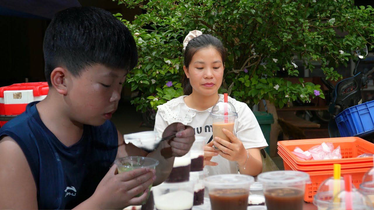 Papaya sweet soup, a rustic dish skillfully prepared by Ms. Phuong and her son