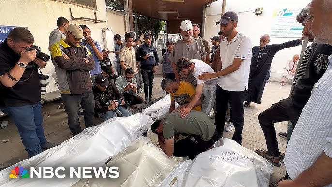 Grieving Relatives Prepare Gaza Airstrike Victims For Burial