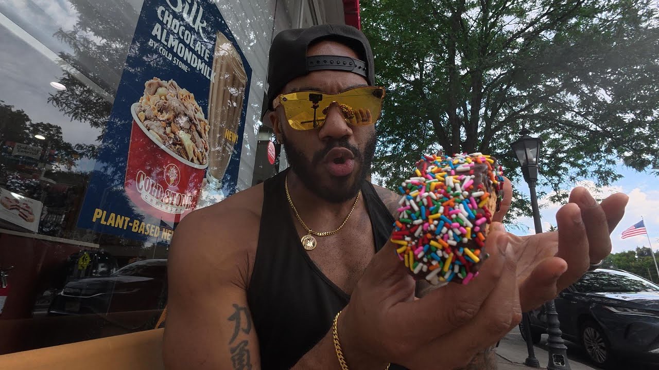 Trying Cold Stone Creamery's Viral Ice Cream Taco