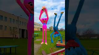 Huggy Wuggy Kissy Missy Alive On The Kids Playground