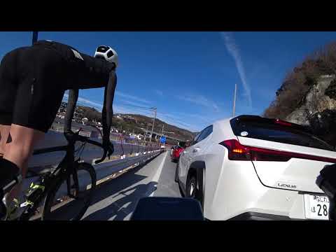 【警】赤信号では止まりましょう。（自転車の皆様へ）
