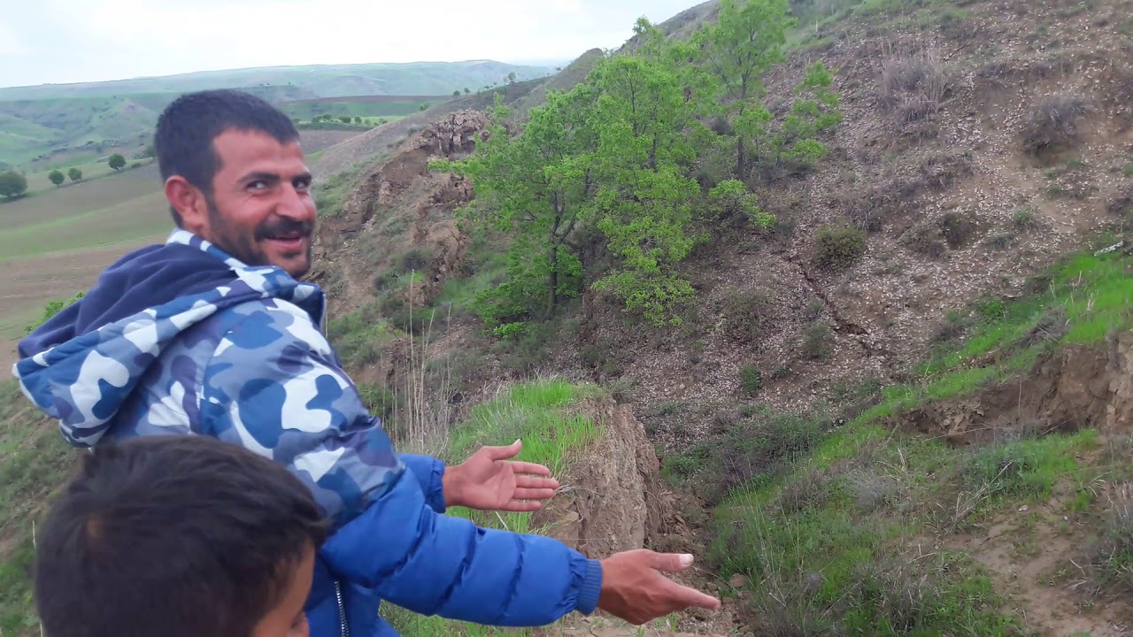 Yapraklı köyü de heyelan meydana geldi mesut perihan olay yerinde incelemede bulundu