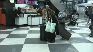 Travelers scramble to change flights ahead of winter storm