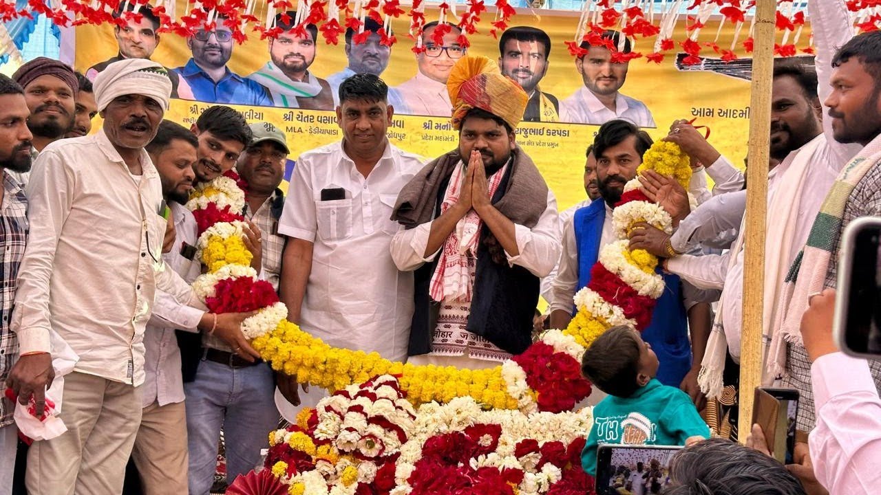 દાહોદના ગરબાડામાં યોજાયેલ પરિવર્તન સભામાં હજારોની સંખ્યામાં લોકોએ હાજરી 