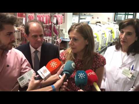 Marina Álvarez visita el Centro Regional de Transfusión Sanguínea de Sevilla