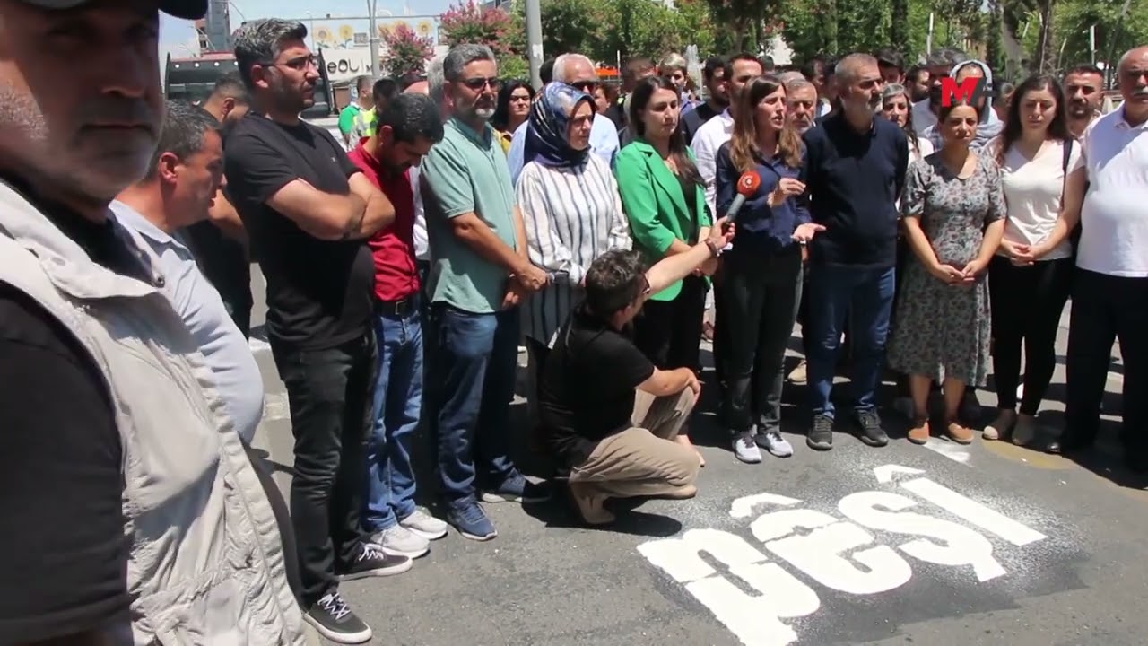 ÊLİH'TE HALK SİLİNEN KÜRTÇE YAZILARI YENİDEN YAZDI