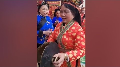 Lẩu then tăng binh tăng chức then Tiền các thầy nhẩy múa rất vui và sôi động