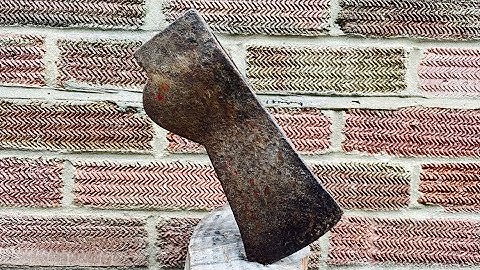 Rusty old fire axe restoration (using electrolysis)