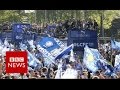 Leicester City parade (360 video): Fans celebrate Premier League title win - BBC News