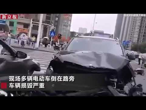 常州奔驰车失控连撞电动车致3死10伤 肇事者已被控制
