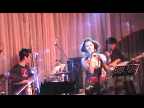 2010.11.16 hawawa yang 楊蒨時 一個人跳舞(張惠妹) @ Brown Sugar