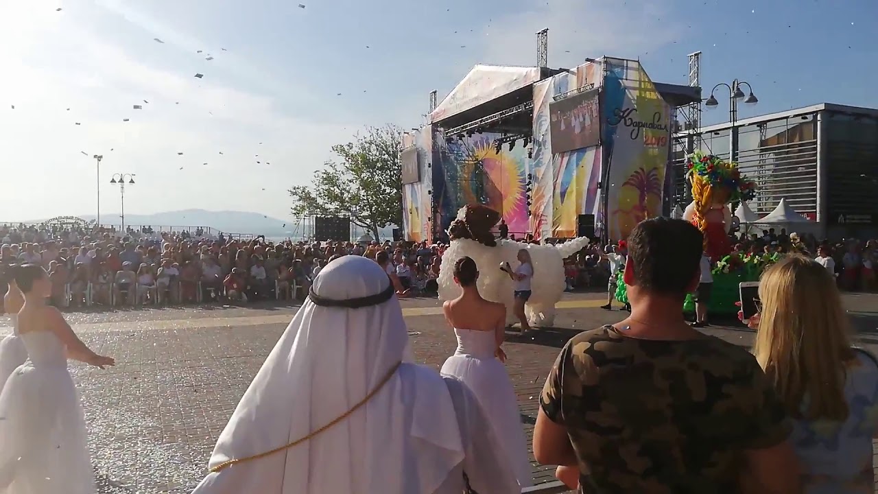 Геленджик 2019 Карнавал Открытие сезона Шары Воздушные шары Пуанты ...