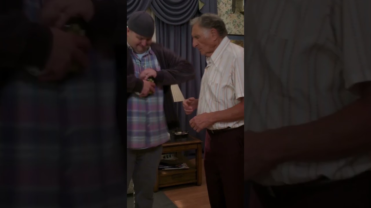 Murray passes away | The Goldbergs S10 Ep1