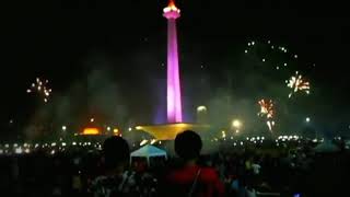 KEMERIAHAN PESTA KEMBANG API DI MONAS