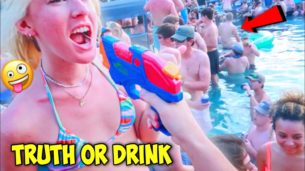 PLAYING TRUTH OR DRINK WITH BADDIES😍👀 | LIT COLLEGE POOL PARTY VLOG!