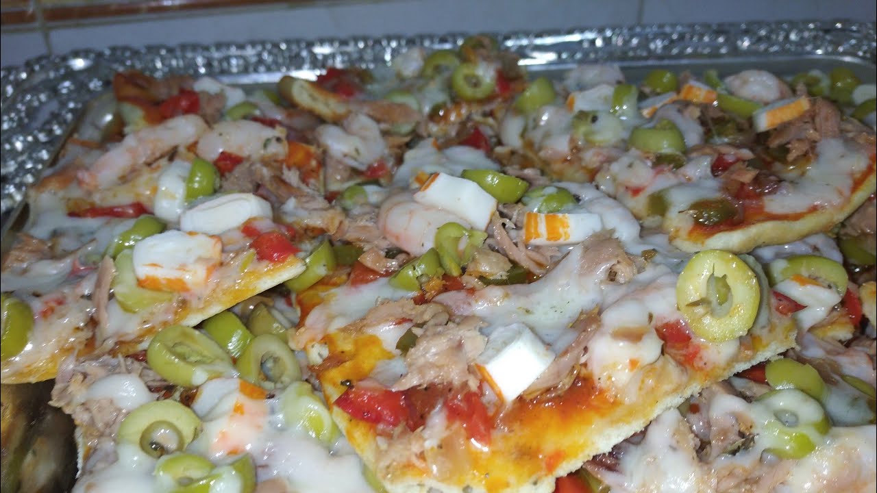 اروع و اسهل بيتزا بحجم عائلي و بعجينة ناجحة100%