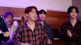 Surfin’ by Stray Kids Resimi
