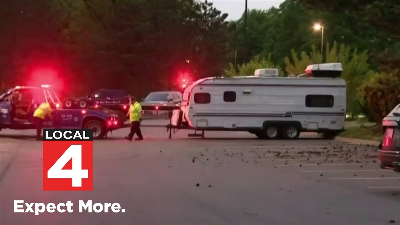 Man found dead in trailer after police standoff in Meijer parking lot ...