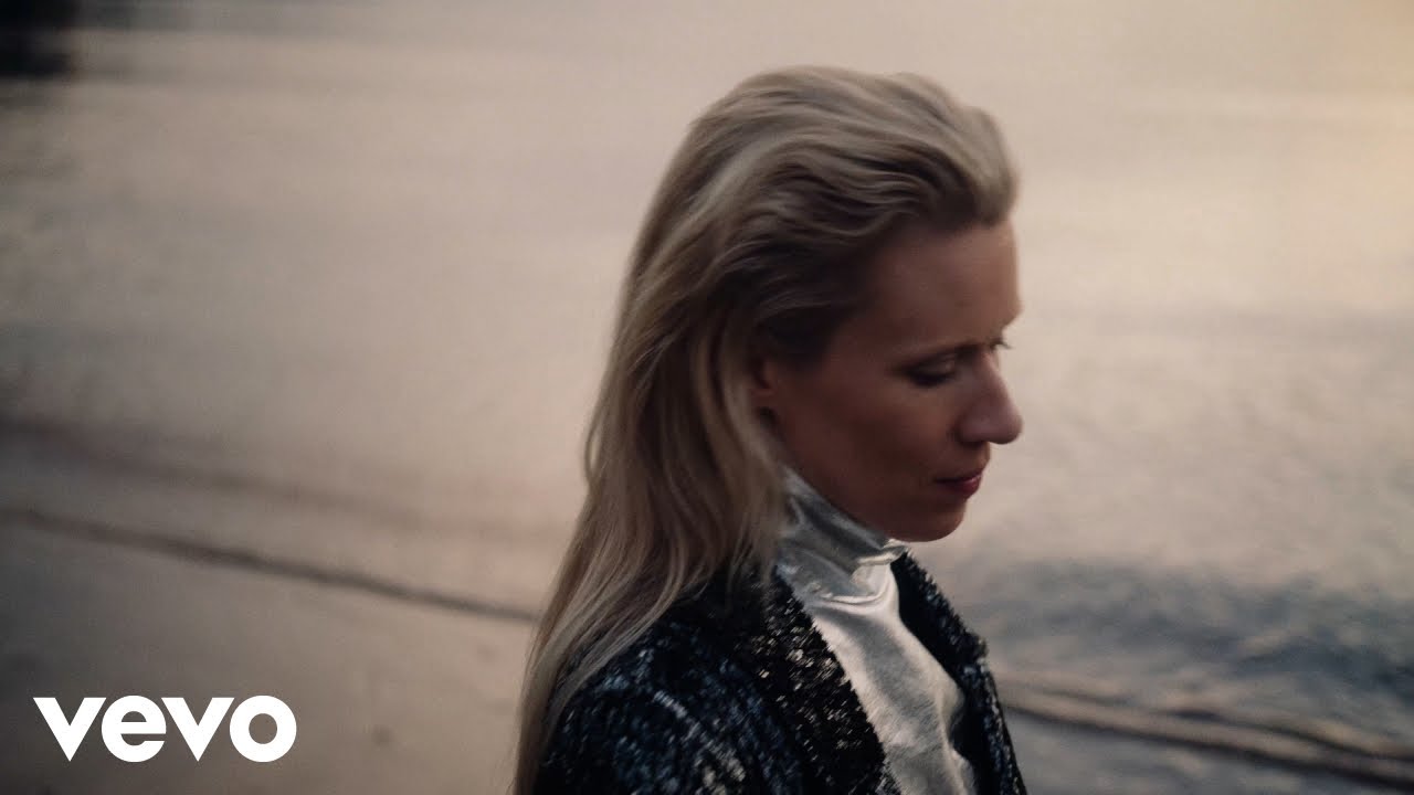 Ver Eldbjørg Hemsing, Arctic Philharmonic - Ola Gjeilo: Dawn (Official Music Video) no YouTube Ver Eldbjørg Hemsing, Arctic Philharmonic - Ola Gjeilo: Dawn (Official Music Video) no YouTube