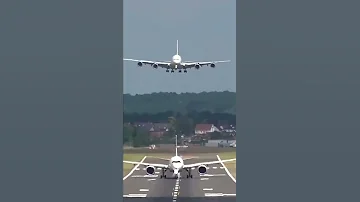 اقلاع طائرة ركاب في وقت حرج Shorts Airplane Airport 