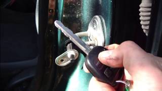 How to fix error in power door locks or central lock system Toyota Corolla. Years 1999 to 2007.