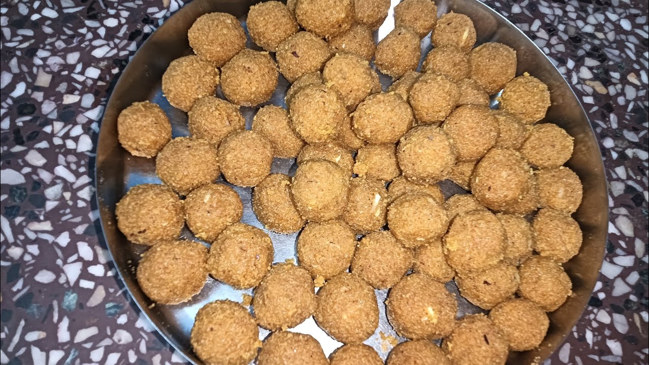 बेसन के स्वादिष्ट बनने वाले राम लड्डू इन्हें रोड लड्डू भी कहते हैं