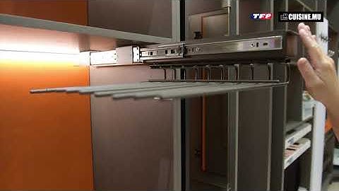 Lateral pull-out pants rack