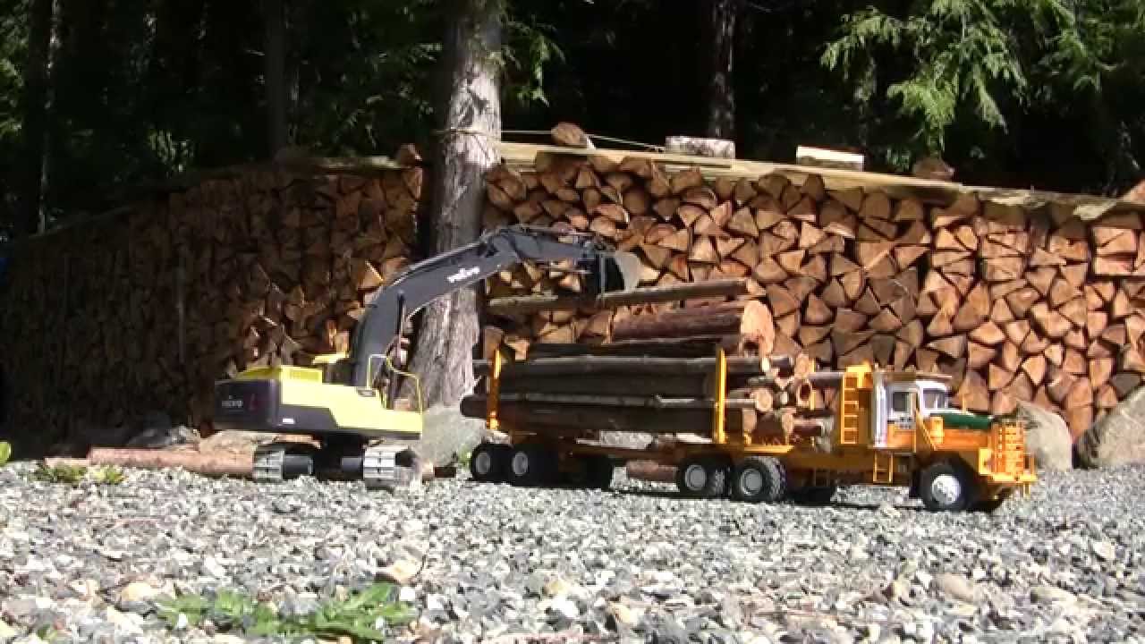 Loading logs for the firt time 2 Topping off the load.
