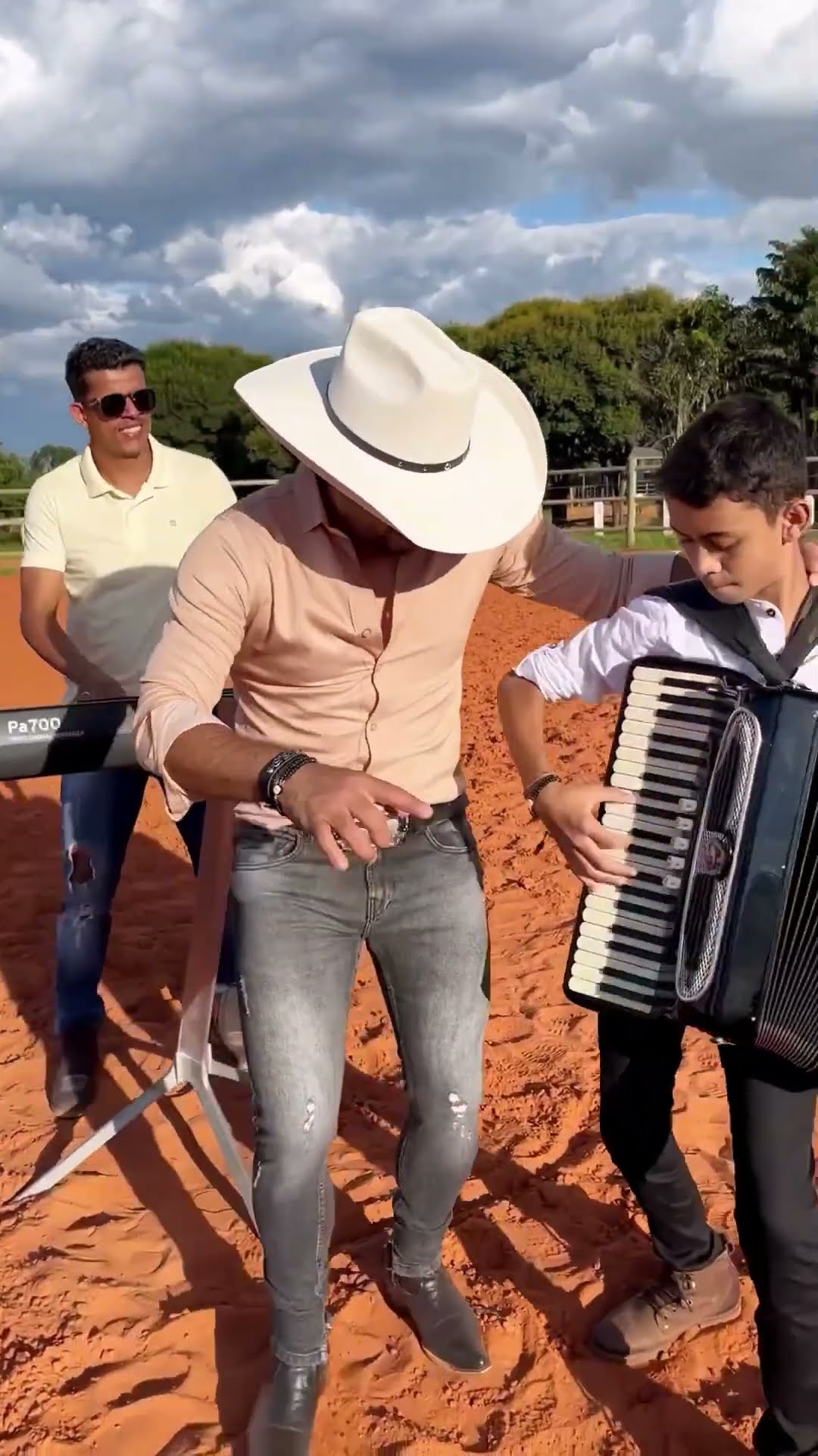 Estourado con Leãozinho Do Forró a #boanoiteee #leaofevereiro #leãozinho